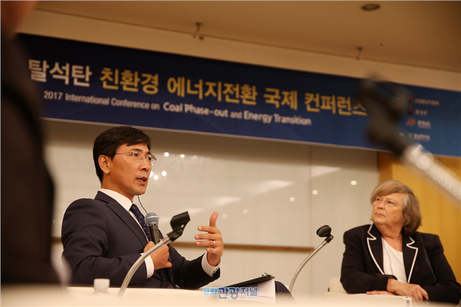 안희정 충남도지사, 기후변화 대응을 위한 지방정부의 역할을 논의