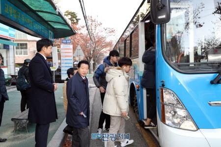 안상수 창원시장, 버스타고 ‘출근길 민생 행보’ 펼쳐