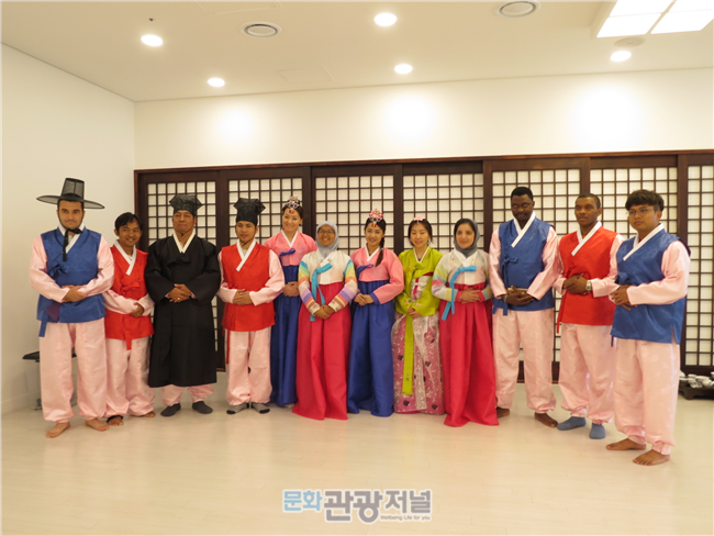 한국의 전통문화를 체험하세요~ 부산전통문화체험관, 생활예절·다도·사찰음식 프로그램 운영