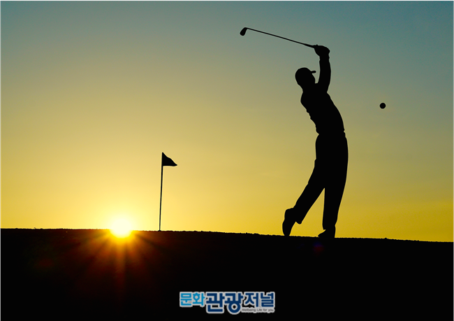 중년 척추를 가진 중년 골퍼들에게