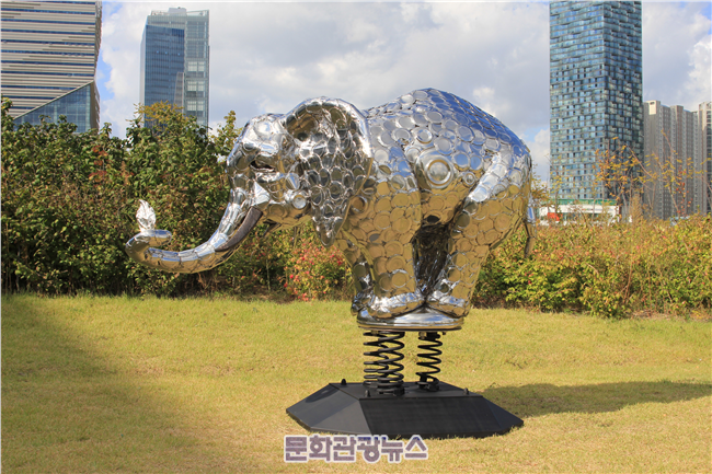 울산문예회관, 오는 8일부터「공공미술 야외조각전」 연중 상설 개최