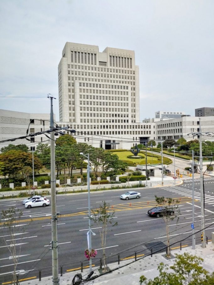 대법, 미성년 명시적 거부 없어도 “성적 학대 맞다”