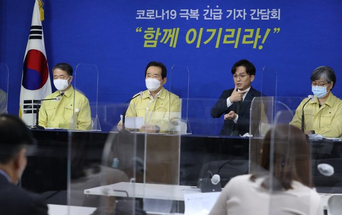 전국 거리두기 1.5단계 격상·부산 등 5곳 2단계 추진