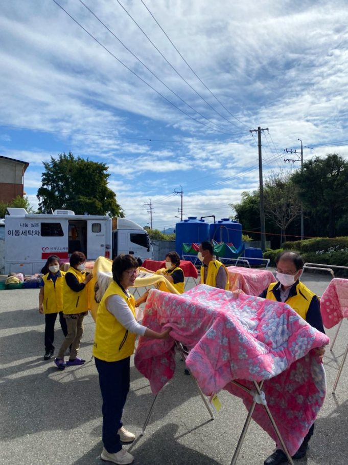 빨래봉사로 소외가구에 포근한 가을 선물
