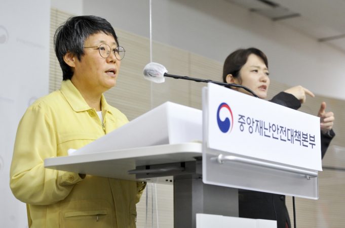 중대본, “예방접종 점차 확대되면서 전파속도 둔화”
