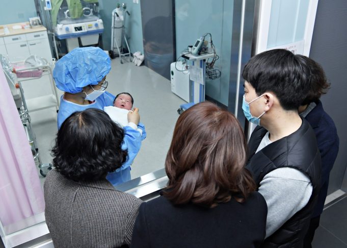 임인년, 검은 호랑이의 힘찬 기운 받은 새해둥이 탄생