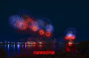 ‘서울세계불꽃축제‘ 밤하늘 수놓은 화려한 ‘불꽃’ 100만 인파 환호