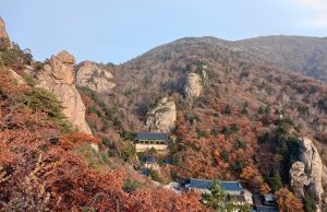 울긋불긋 가을이 품은 봉정암에 오르다