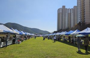 함안군, ‘광려천 프리마켓’ 성공적 개최