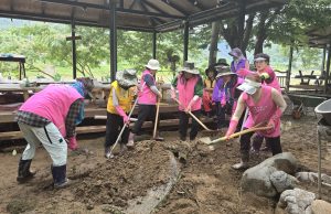 함안군자원봉사센터, 산청 수해복구 현장에 온정의 손길 보태
