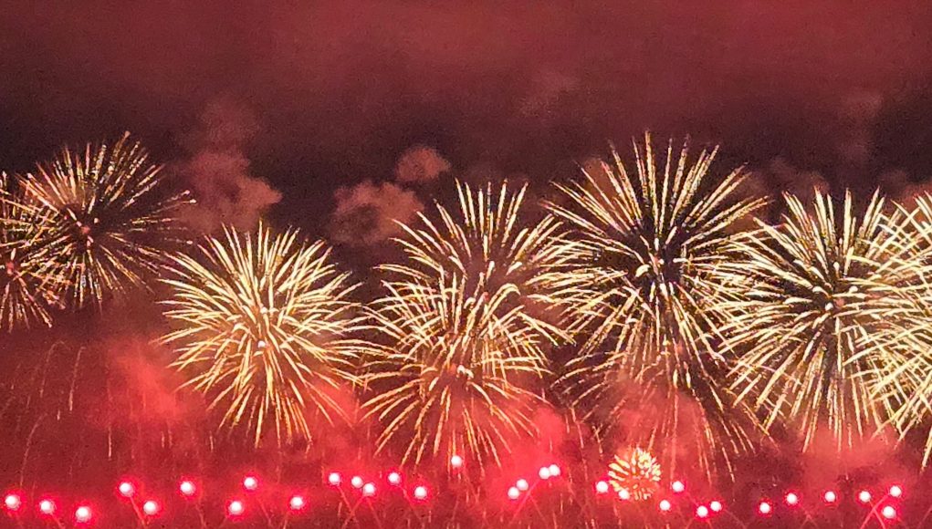 20번째 부산 불꽃축제, 가을 밤바다 수놓은 장관…117만 명 환호