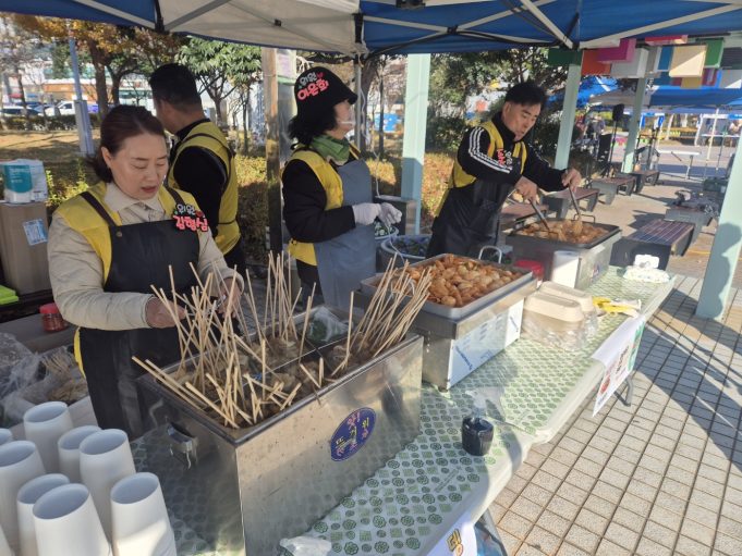 삼향읍 지역사회보장협의체, 직거래장터 먹거리 부스 운영으로 복지재원 마련