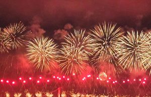 20주년 부산불꽃축제, 광안대교 위 밤바다를 깨우다