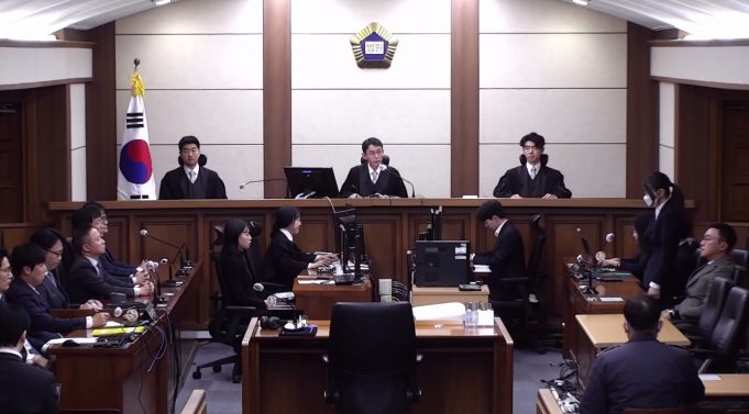 김건희, 통일교 금품수수 혐의 1심 징역 1년8개월…도이치·여론조사는 무죄