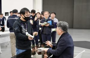 KGM 곽재선 회장, 임직원과 북 콘서트 열고 소통 경영 행보