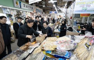해수부, 설 앞두고 전통시장 수산물 가격 점검