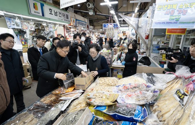 해수부, 설 앞두고 전통시장 수산물 가격 점검