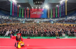 강원 도정보고회 강릉서 대미…1만 2천 명 운집 속 ‘현장 소통’ 마무리