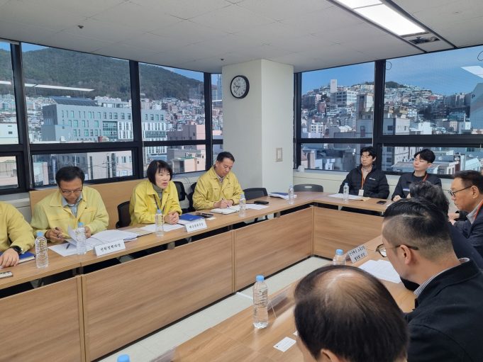 해수부, 중동 상황 대응 선원 안전 점검… 해운노조와 긴급 간담회