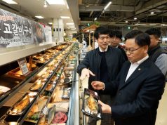 김성범 해수부 차관, 부산서 수산물 할인행사 점검…“체감물가 낮춘다”