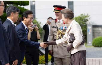 영국 앤 공주, 부산 유엔기념공원 참배…한·영 우호·참전용사 희생 기려