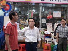 펄펄 끓는 도심 속으로… 백성현 논산시장, 쪽방촌·시장 돌며 폭염 사투