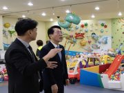황종우 해수부 장관, 추석 앞두고 부산 동구 복지관 찾아 위문